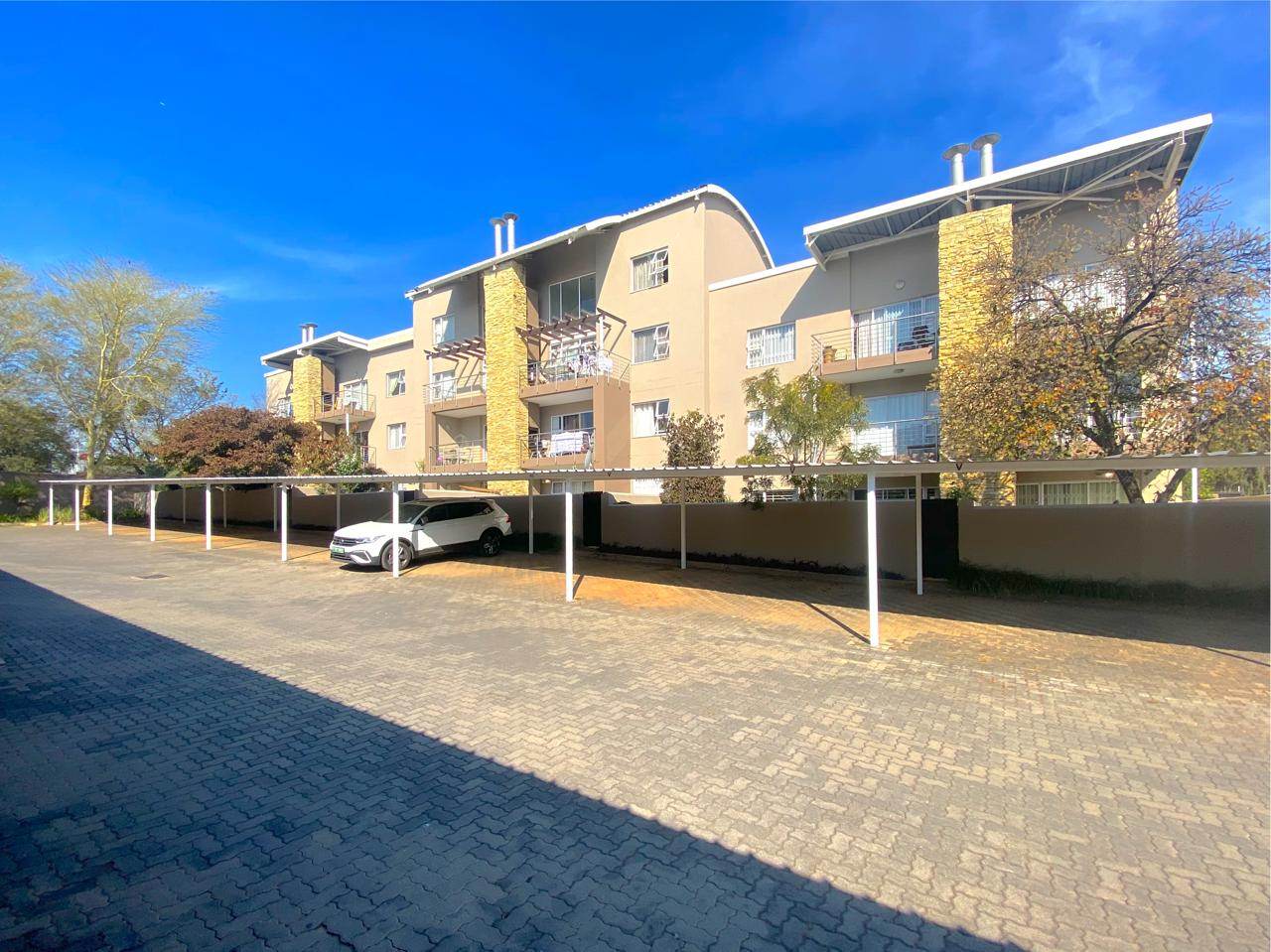 Luxury Fully Furnished 2-Bedroom Apartment in the Prestigious Tamarack Complex